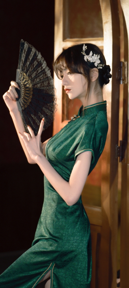 绿色旗袍美女 扇子 藤原由纪手机壁纸