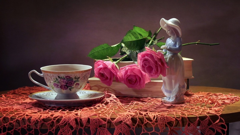 玫瑰花,餐巾,杯子,可爱雕像,浪漫唯美电脑壁纸