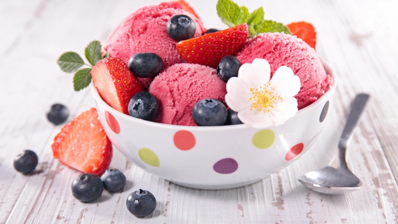 冰淇淋,甜食,水果草莓桌面壁纸
