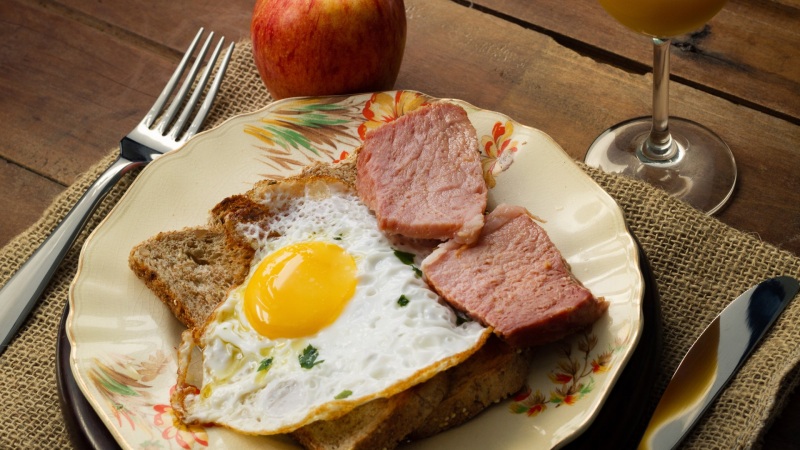 早餐,鸡蛋,面包,苹果,火腿,美食桌面壁纸