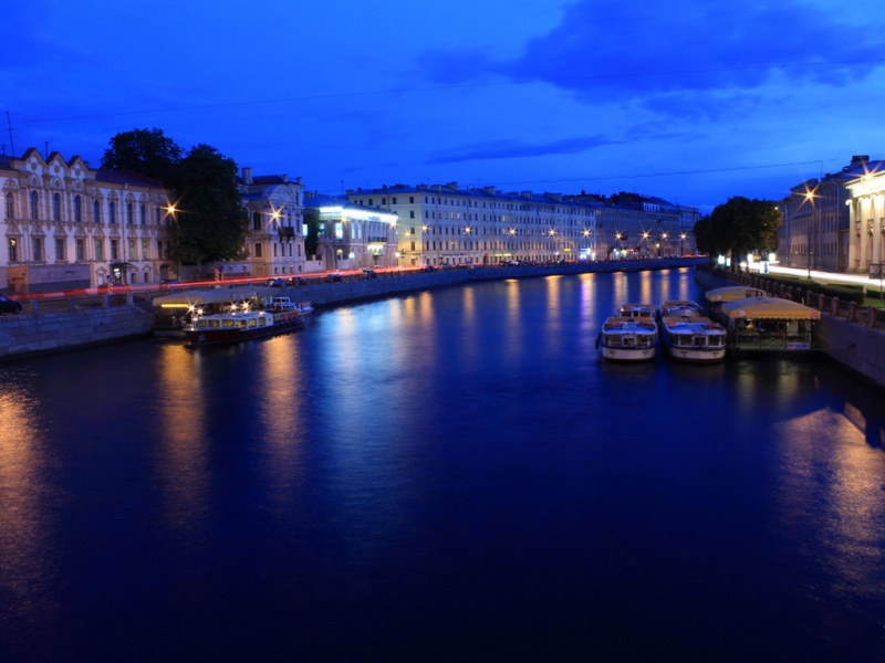 俄罗斯圣彼得堡，晚上，灯光，河流，船，风景桌面壁纸